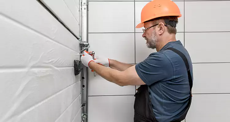 Emergency Garage Door Repair in Four Corners, FL