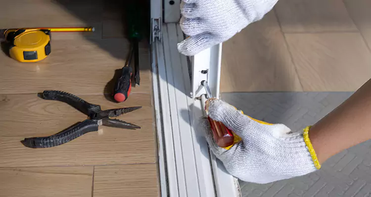 Screen Door Wheel Replacement in Four Corners, FL