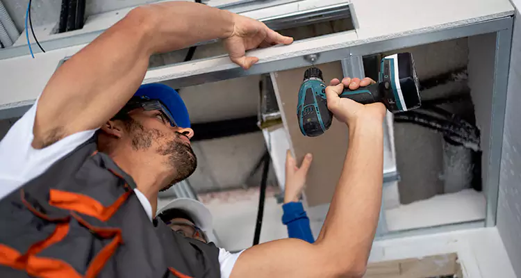 Emergency Overhead Door Repair in Four Corners, FL